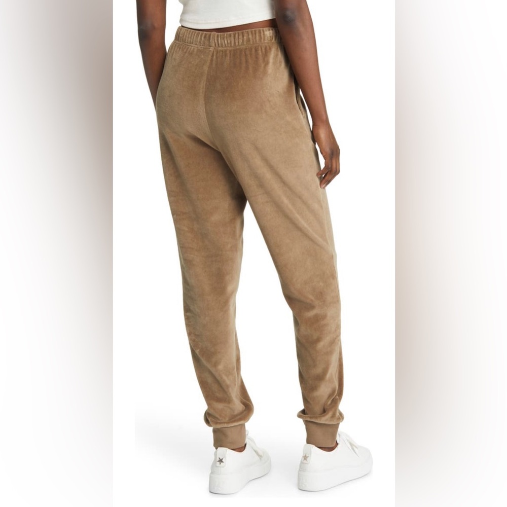 Fear of God Essentials women’s Velour sweatpants - Picture 2 of 6